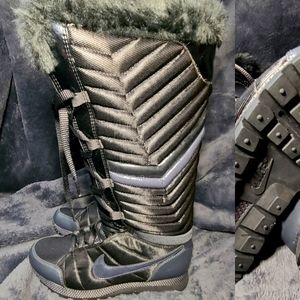 Nike Snow Boots Black sz 7 (New)